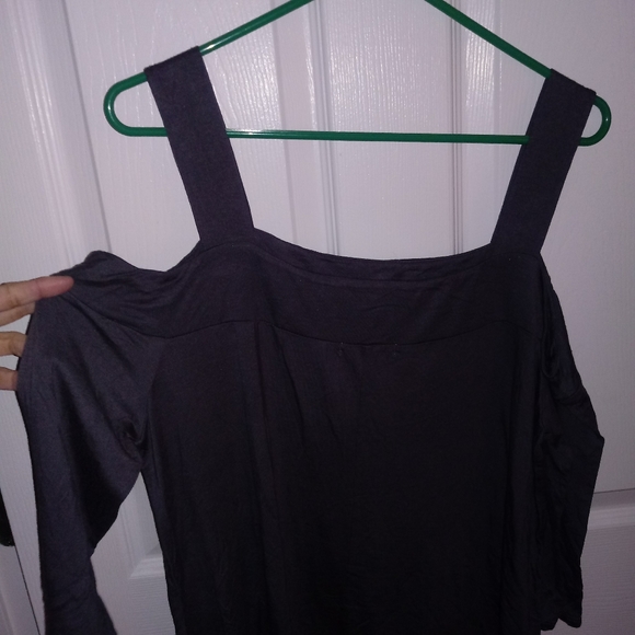 Green Envelope los angeles cold shoulder top - Picture 4 of 4